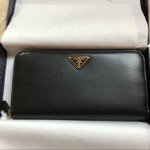 NWT Prada Black Leather Zip Around Wallet